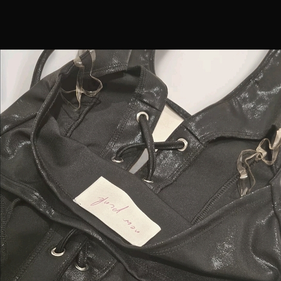 New Pink XS/S Velvet Black Lace Up Crop Halterneck Vest - Picture 2 of 2